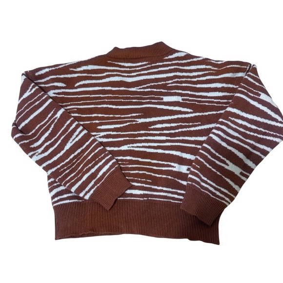 Simple Zebra Patterned Brown and White Cardigan - Picture 4 of 5